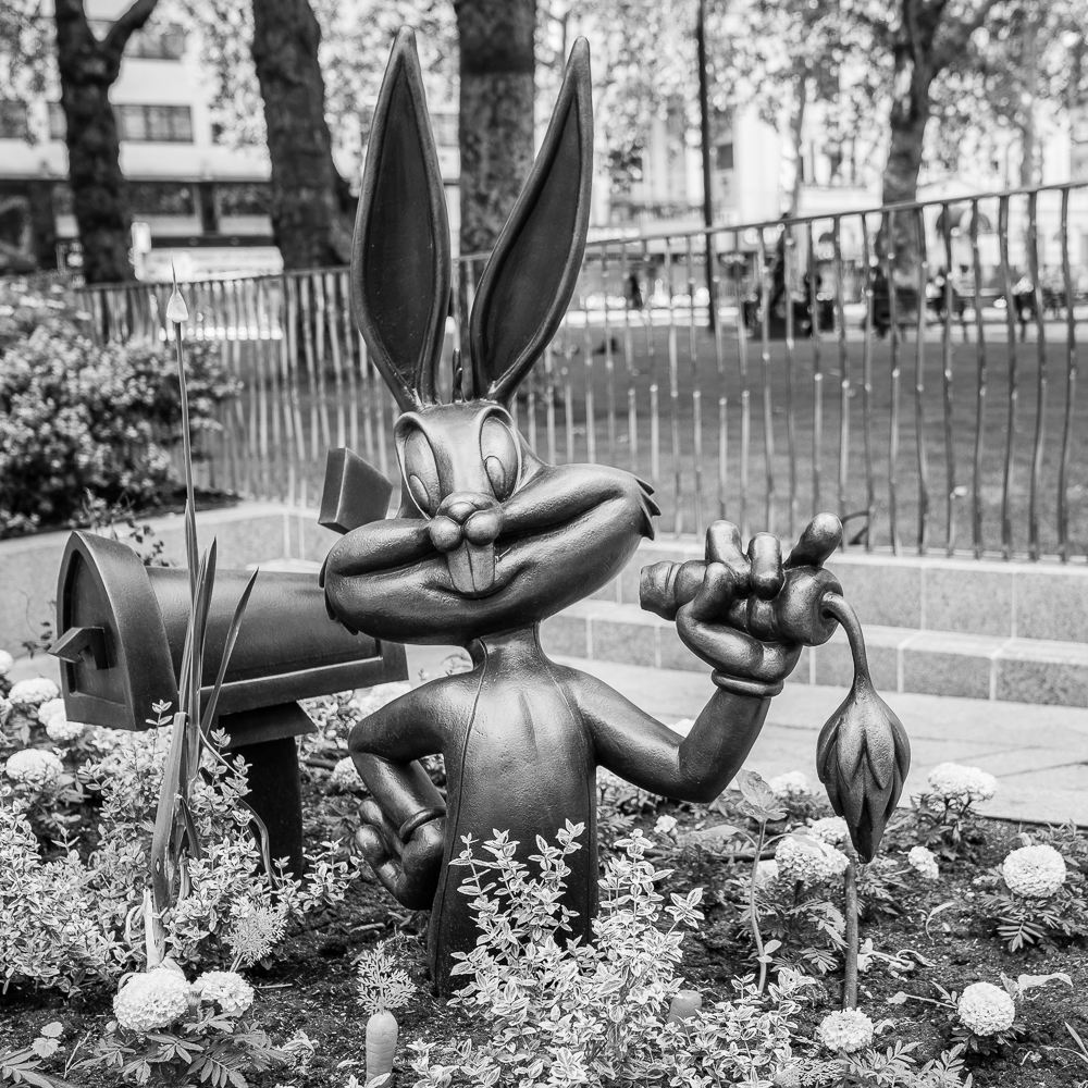 Bugs Bunny statue eating a carrot