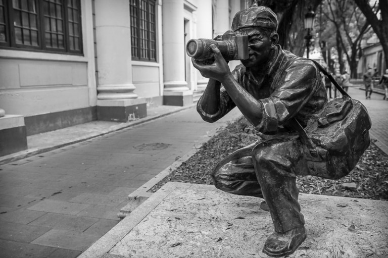 Bronze statue of a photographer