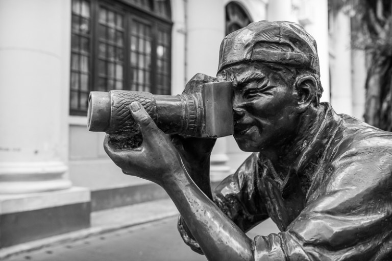 Bronze statue of a photographer
