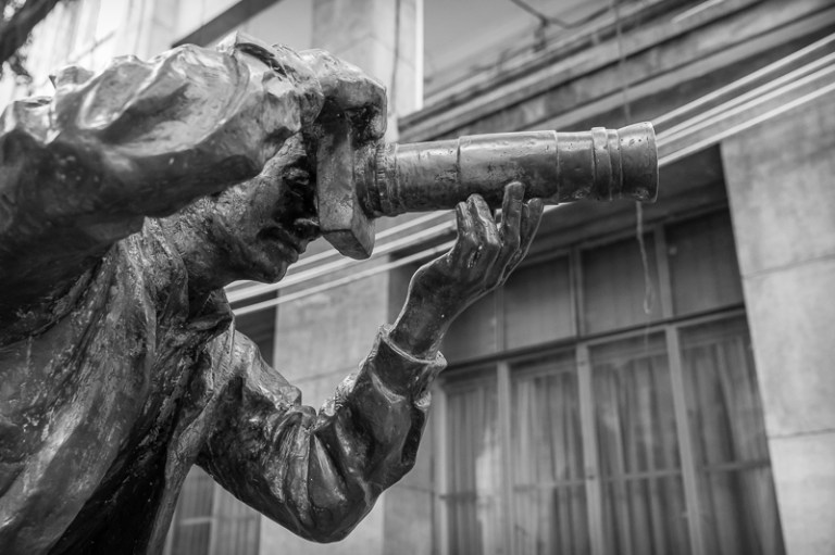 Bronze statue of a photographer