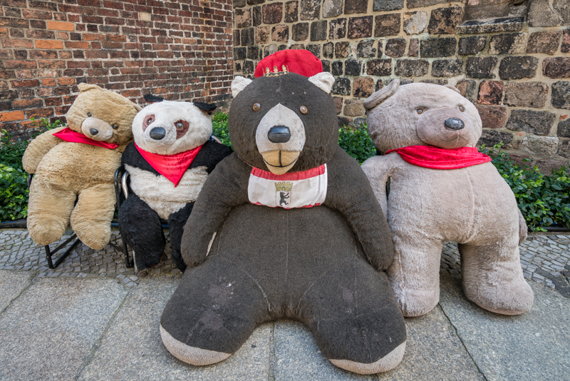 Several giant teddy bears outside